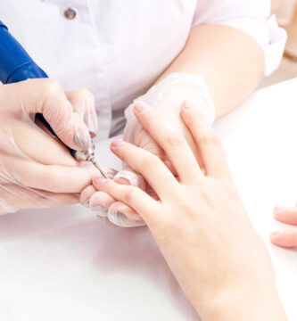 How Much Does a Nail Technician Make a Month in the UK?