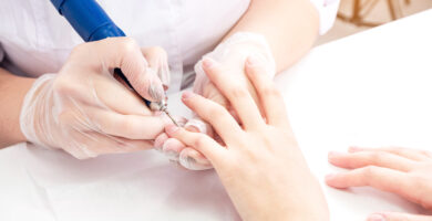 How Much Does a Nail Technician Make a Month in the UK?